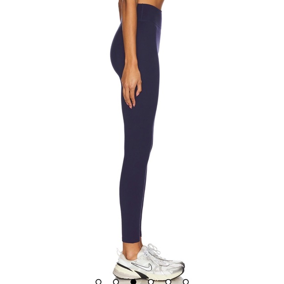 New 437 Set: The Essentials Legging and The Square Tank in Navy Size Medium - Picture 7 of 8